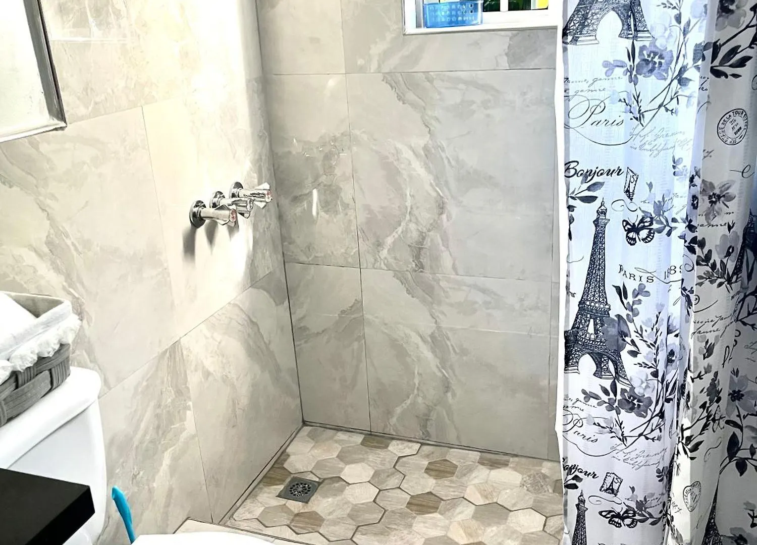 Andeve'S Quiet, Private Room With Fully Equipped Shared Space !Home Away From Home Бухта Монтего Проживание в семье